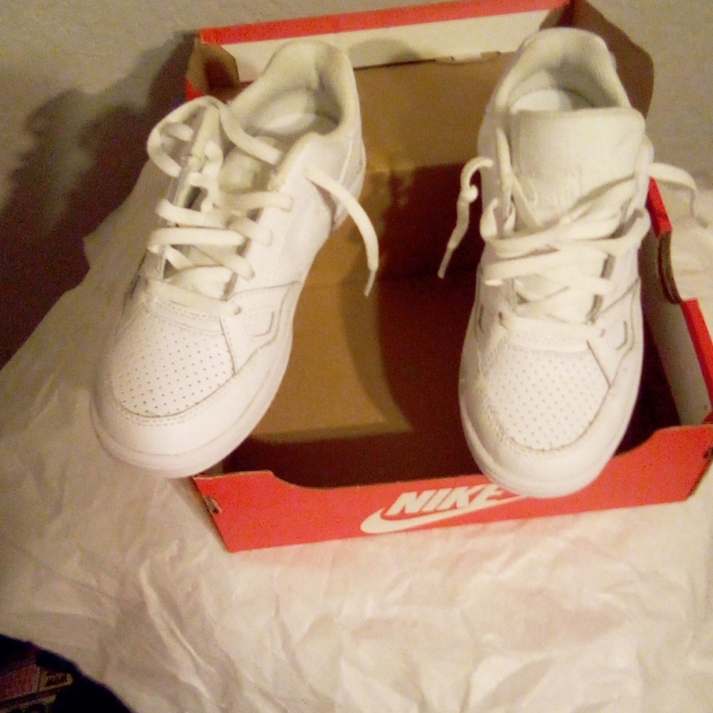 Nike son of source